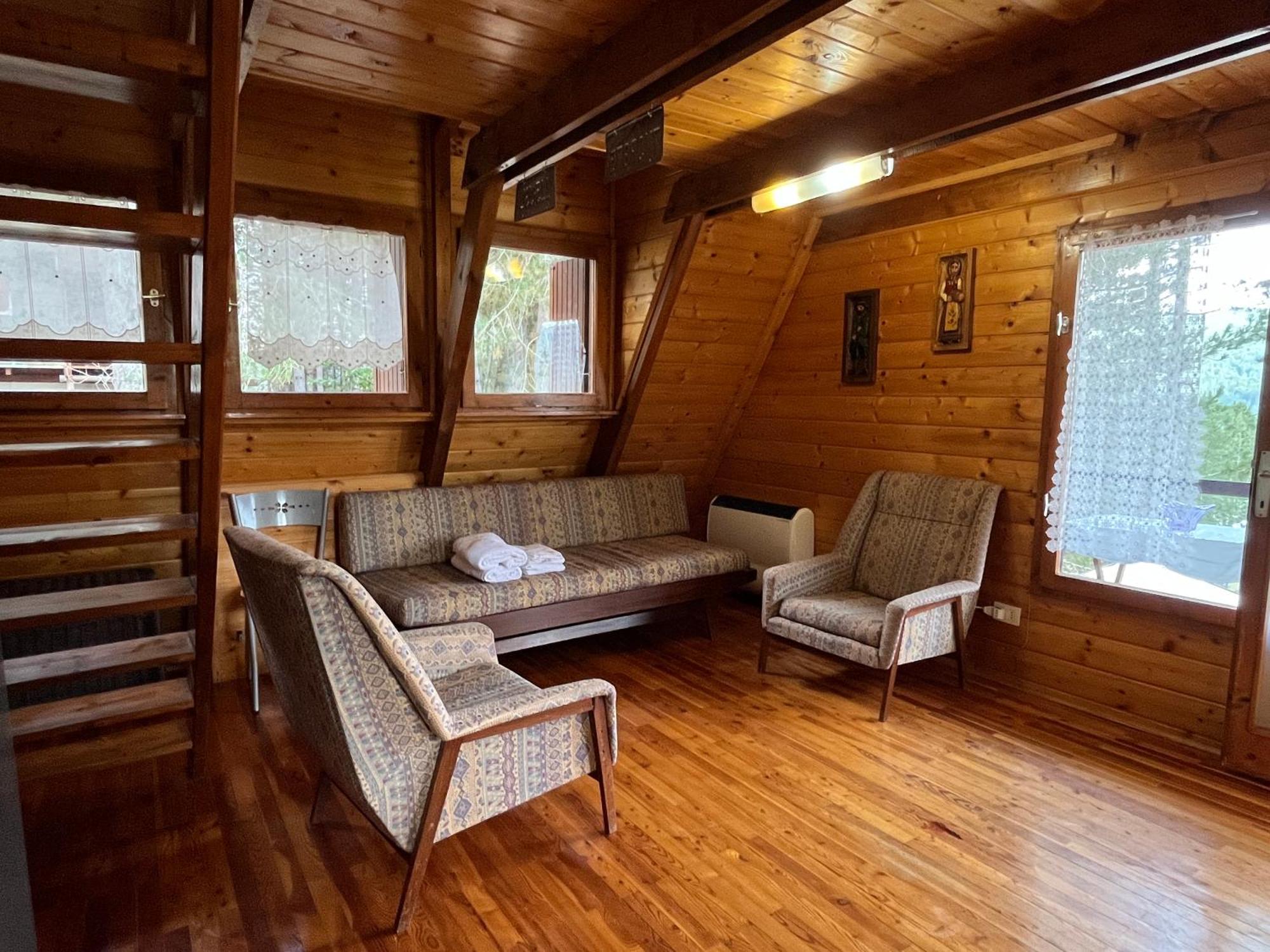 Chalet Natura La Taverna Dei 3 Porcellini Cavaliere  Luaran gambar