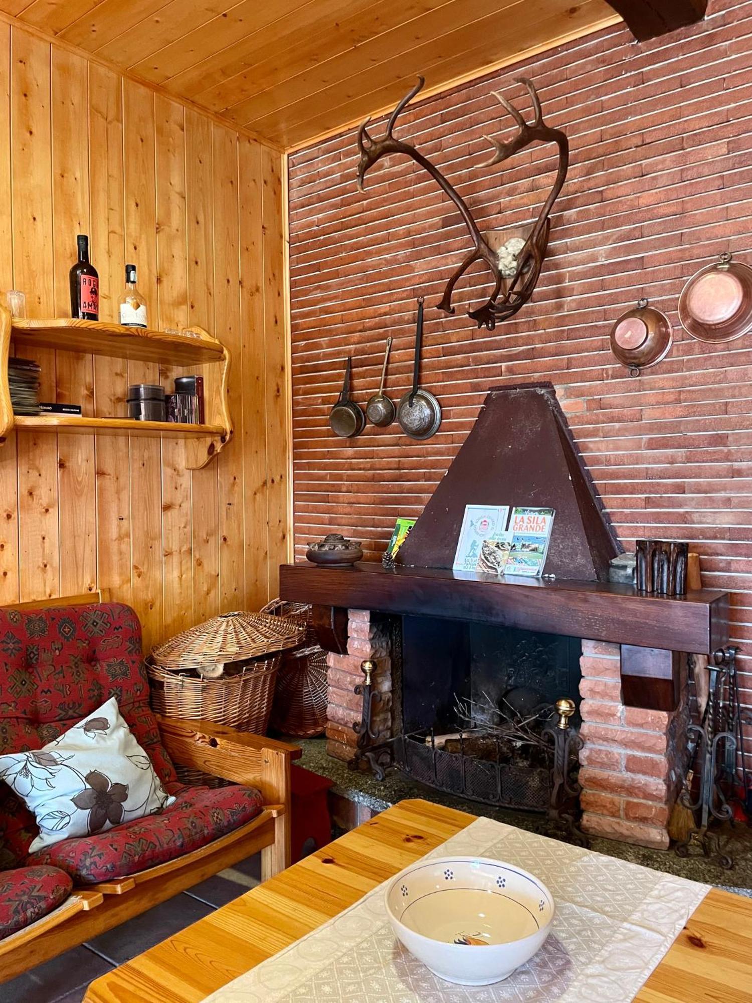 Chalet Natura La Taverna Dei 3 Porcellini Cavaliere  Luaran gambar