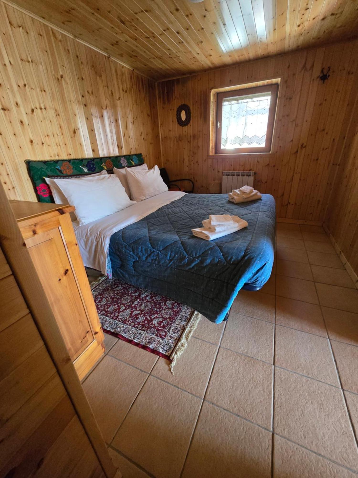 Chalet Natura La Taverna Dei 3 Porcellini Cavaliere  Luaran gambar